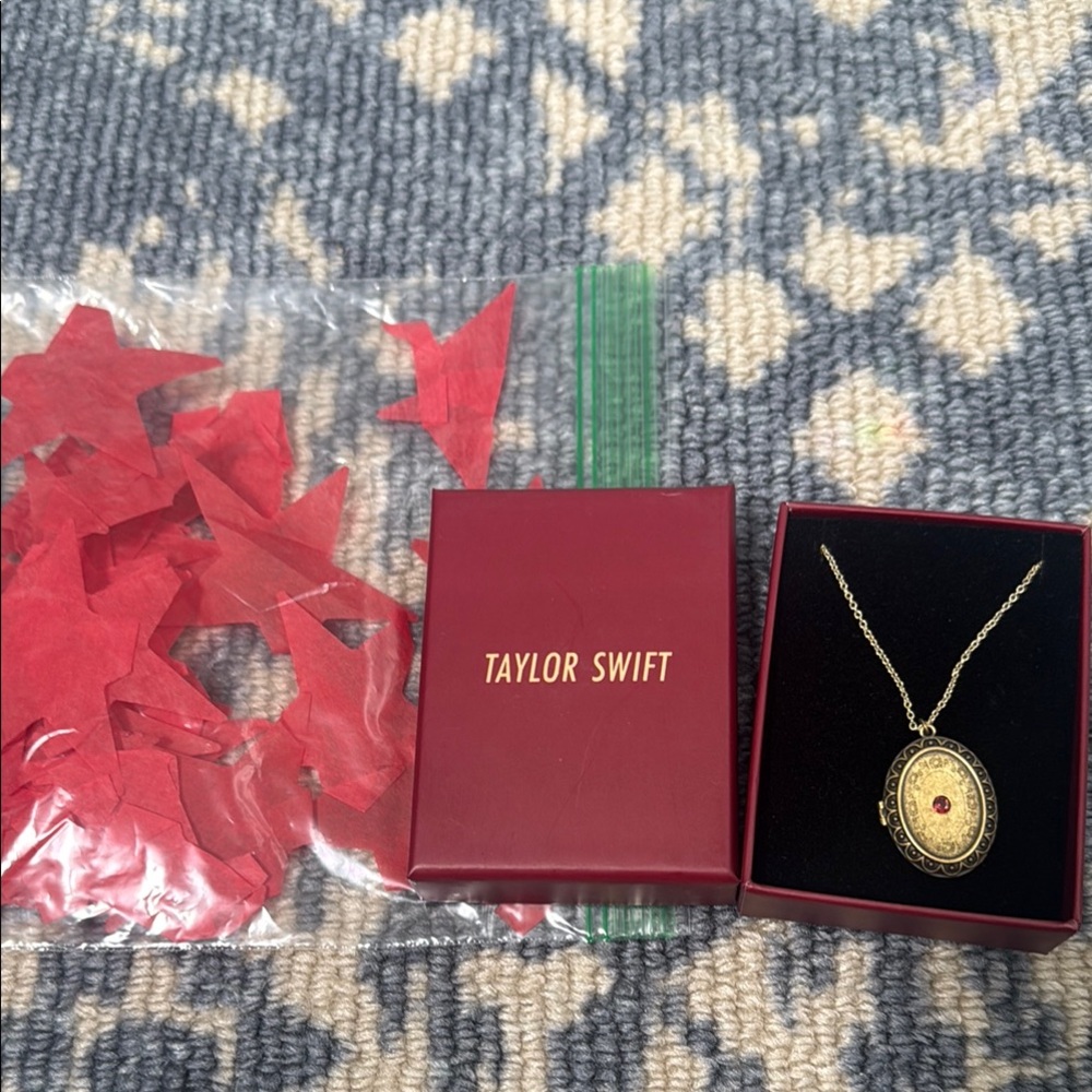 Taylor Swift Gold Pendant Necklace